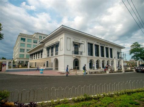 Old Capitol Building of Iloilo .